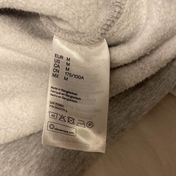 H&M Relaxed Fit Sweatshirt - Picture 4 of 4